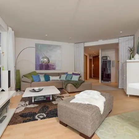 Christiane App_ 3 Apartment *